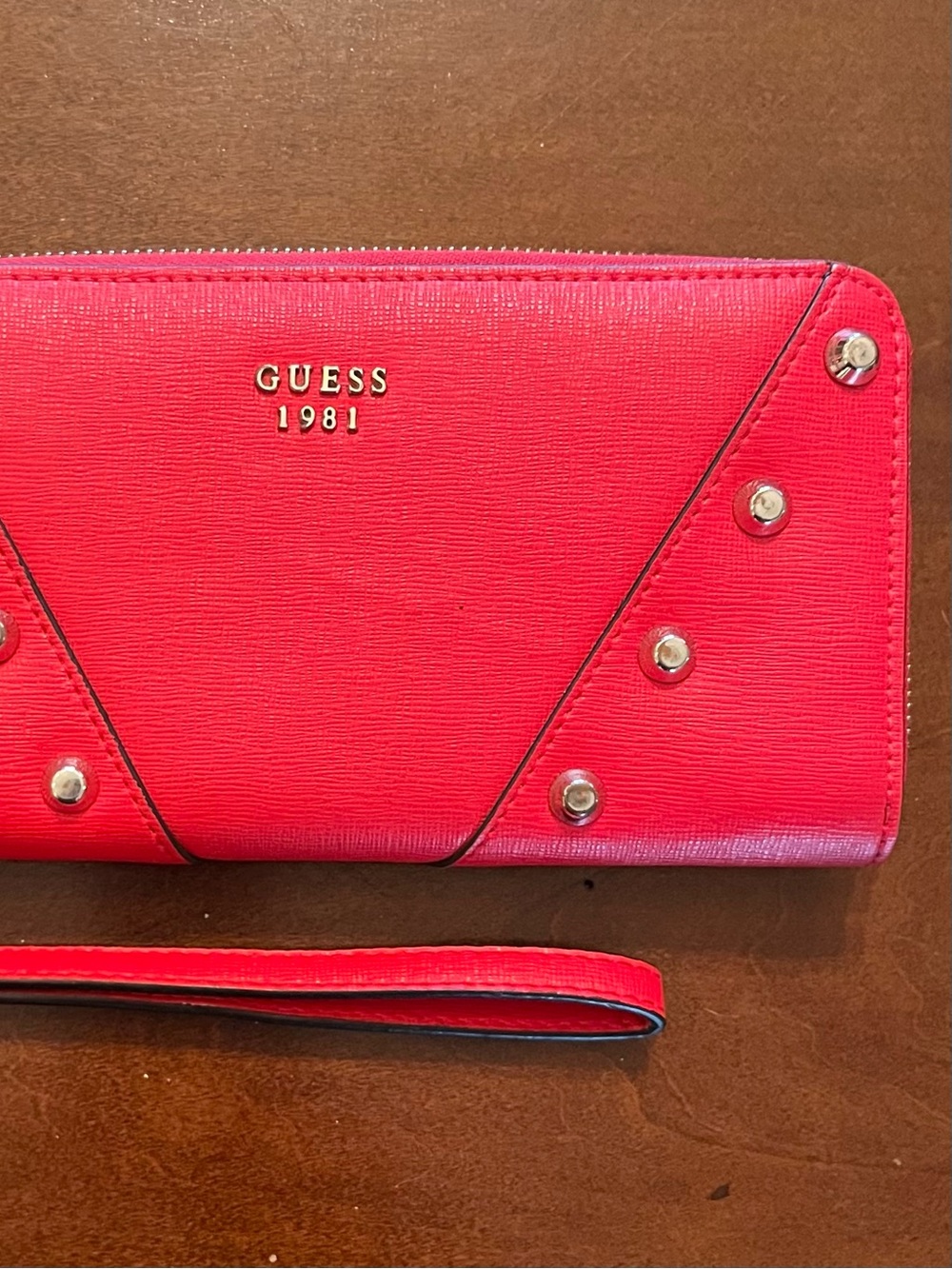 GUESS Kaia Wallet - L
Hibiscus Red - Faux Leather